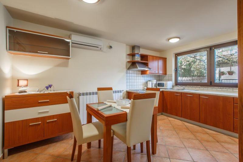 Apartmani Gilda Vrsar Exterior photo