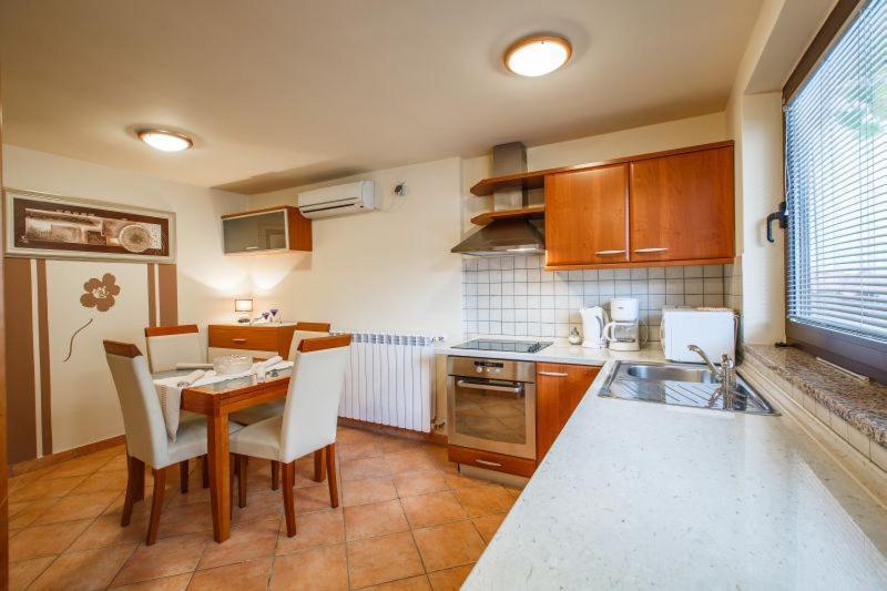 Apartmani Gilda Vrsar Exterior photo